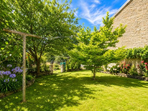 Maison à louer de 178m2, 4 chambres, terrain et dépendances