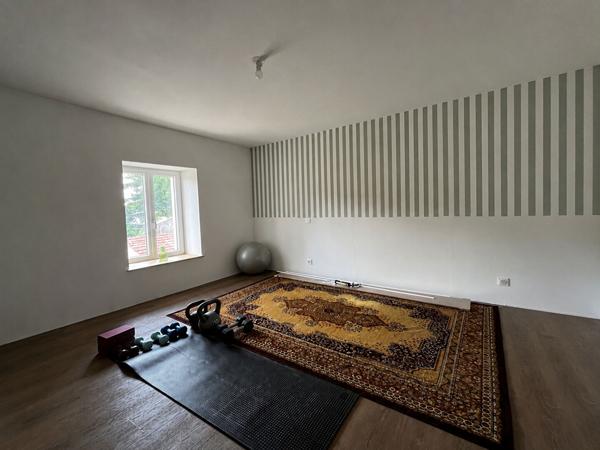 Maison à louer de 178m2, 4 chambres, terrain et dépendances