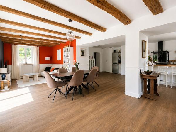 Maison à louer de 178m2, 4 chambres, terrain et dépendances