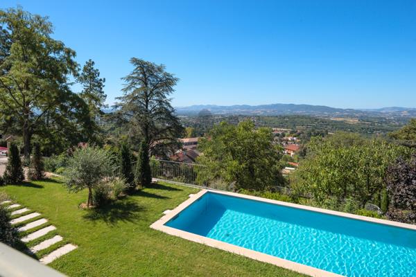 Limonest- Propriété de caractère avec vue panoramique- 5 chambres- Centre village à pied