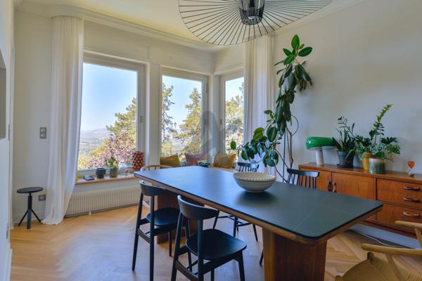 Limonest- Propriété de caractère avec vue panoramique- 5 chambres- Centre village à pied