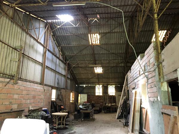 HANGAR de 500 m2 A VENDRE