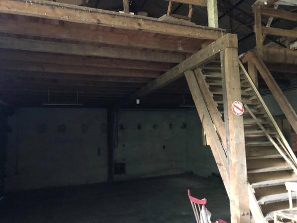 HANGAR de 500 m2 A VENDRE