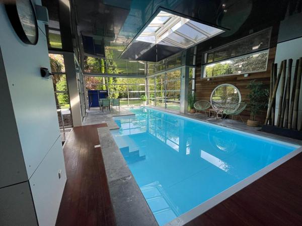 Maison d'exception, 5 chambres, Piscine couverte ,hammam, jardin arboré