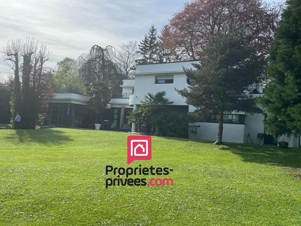 Maison d'exception, 5 chambres, Piscine couverte ,hammam, jardin arboré