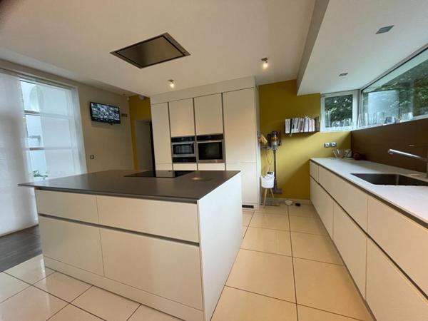 Maison d'exception, 5 chambres, Piscine couverte ,hammam, jardin arboré