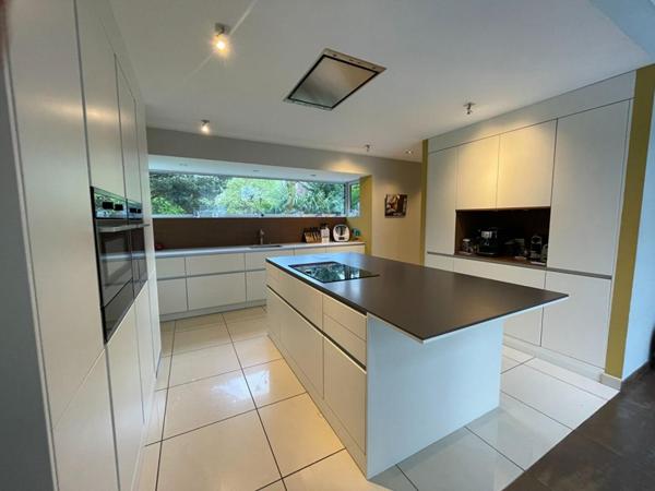 Maison d'exception, 5 chambres, Piscine couverte ,hammam, jardin arboré