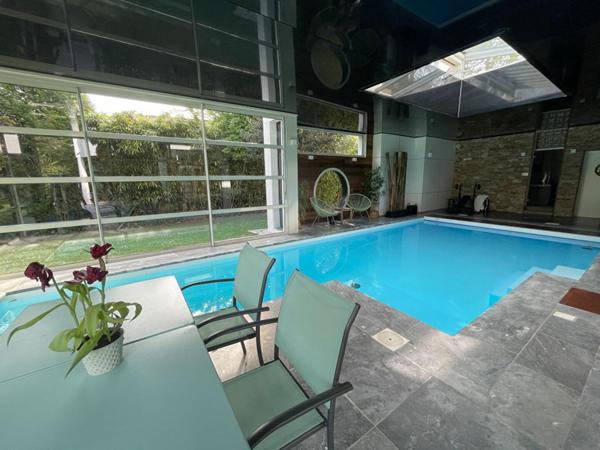 Maison d'exception, 5 chambres, Piscine couverte ,hammam, jardin arboré