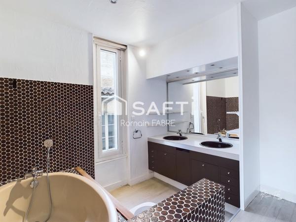 Maison de Maitre en pierre  « cœur de ville » avec cinq chambres, terrain intimiste et grand garage