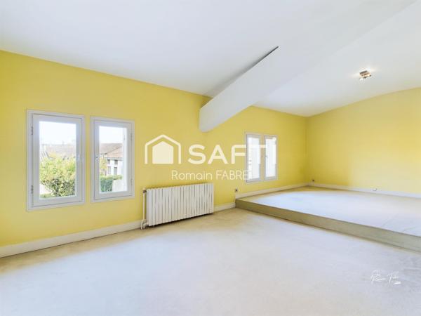 Maison de Maitre en pierre  « cœur de ville » avec cinq chambres, terrain intimiste et grand garage