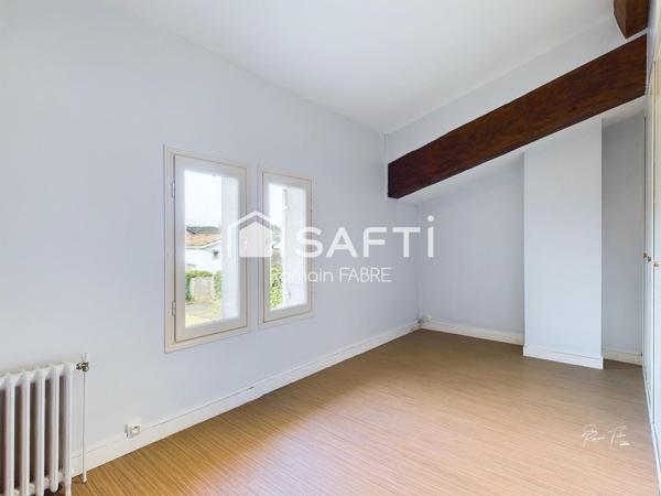 Maison de Maitre en pierre  « cœur de ville » avec cinq chambres, terrain intimiste et grand garage