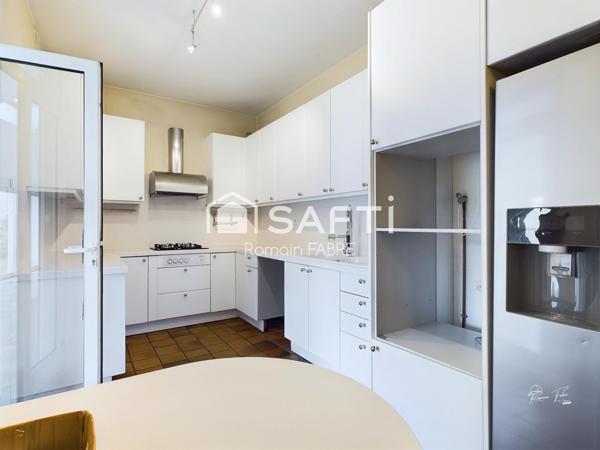 Maison de Maitre en pierre  « cœur de ville » avec cinq chambres, terrain intimiste et grand garage