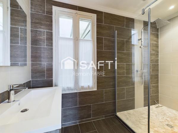 Maison de Maitre en pierre  « cœur de ville » avec cinq chambres, terrain intimiste et grand garage