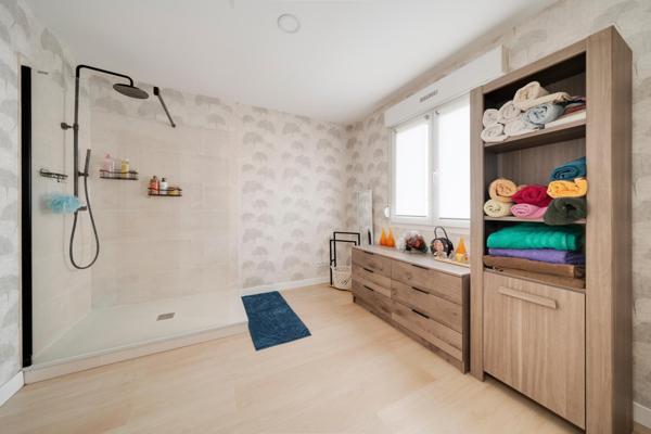 Magnifique maison, 4 chambres avec sous-sol