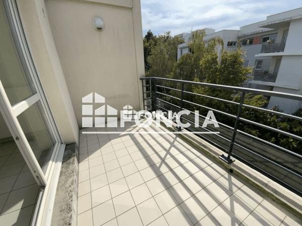 Location Appartement 4 pièces 82 m² - 25 RUE DE LA TABLE DE PIERRE Francheville 69340