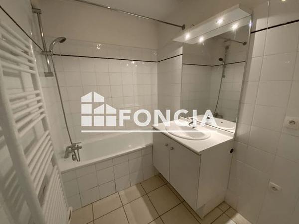 Location Appartement 4 pièces 82 m² - 25 RUE DE LA TABLE DE PIERRE Francheville 69340