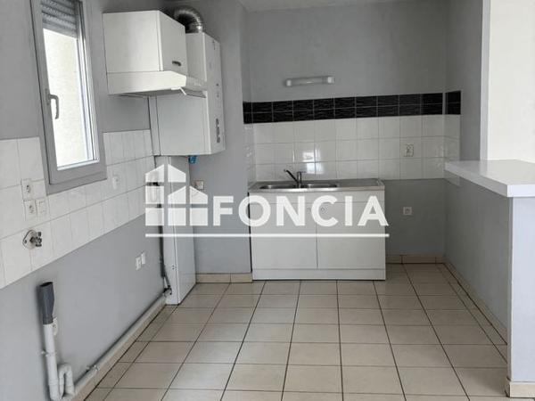 Location Appartement 4 pièces 82 m² - 25 RUE DE LA TABLE DE PIERRE Francheville 69340