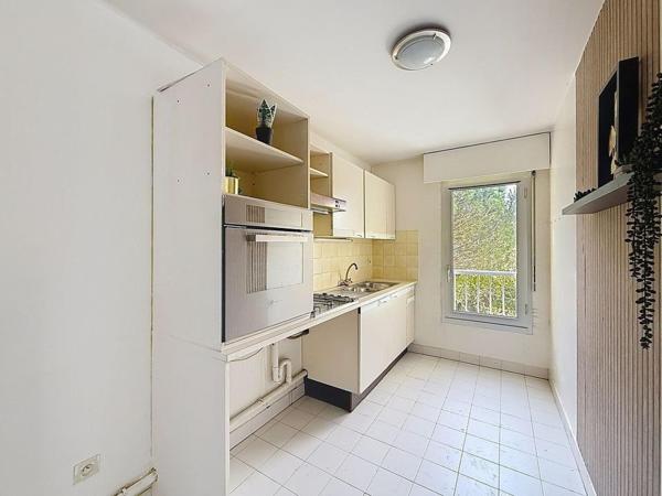 T3 AVEC TERRASSE ET PARKING A PIED DES PLAGES