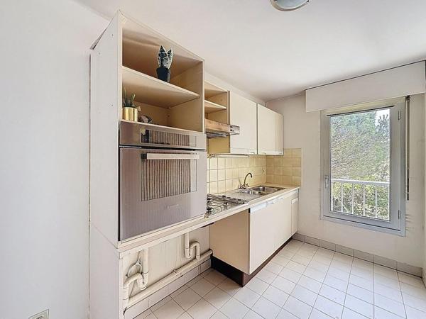 T3 AVEC TERRASSE ET PARKING A PIED DES PLAGES