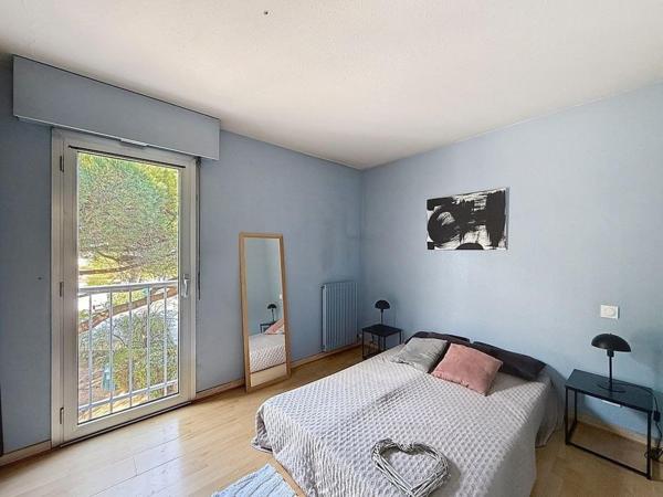 T3 AVEC TERRASSE ET PARKING A PIED DES PLAGES