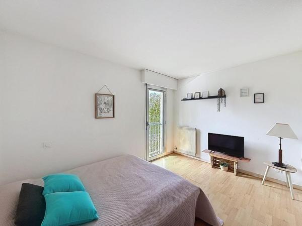 T3 AVEC TERRASSE ET PARKING A PIED DES PLAGES