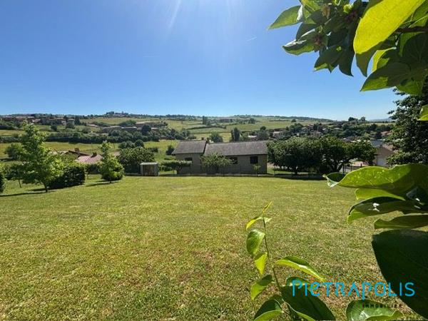 TERRAIN CONSTRUCTIBLE 700M²