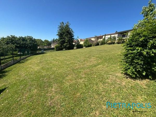 TERRAIN CONSTRUCTIBLE 700M²