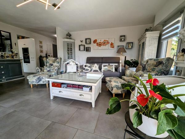 Nouveauté, bel appartement rénové situé au calme avec terrasse, jardin, cave, deux parking