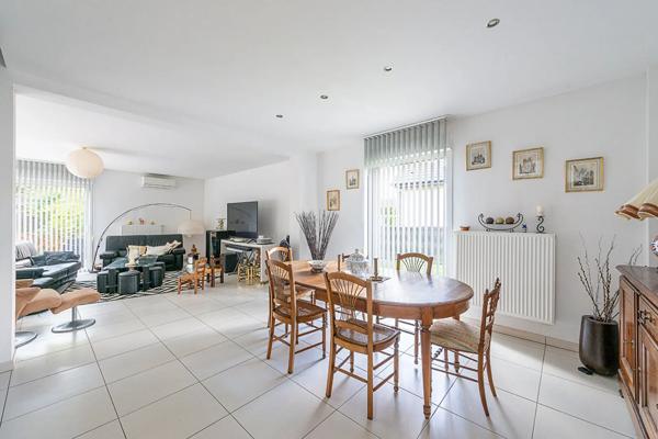 Maison à vendre 8 pièces 230m² Saint-Amand-les-Eaux (59230)