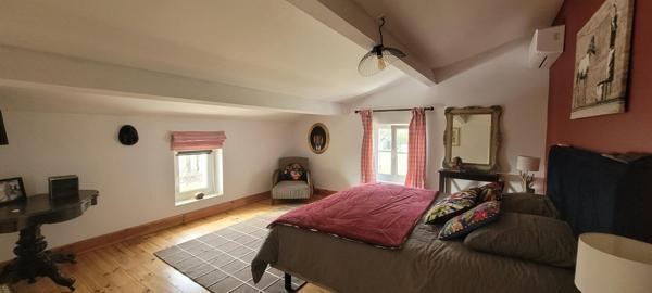 Magnifique bastide de caractère de 245 m² alliant charme traditionnel et modernité.