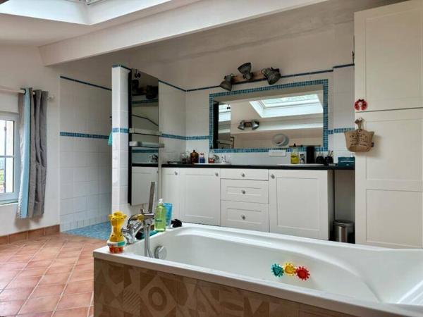 Magnifique bastide de caractère de 245 m² alliant charme traditionnel et modernité.