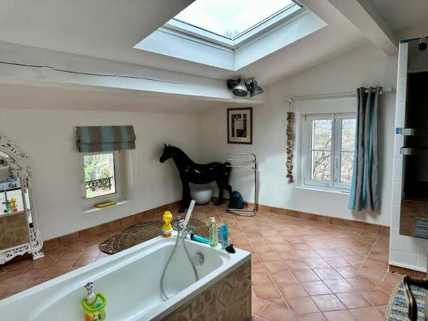 Magnifique bastide de caractère de 245 m² alliant charme traditionnel et modernité.