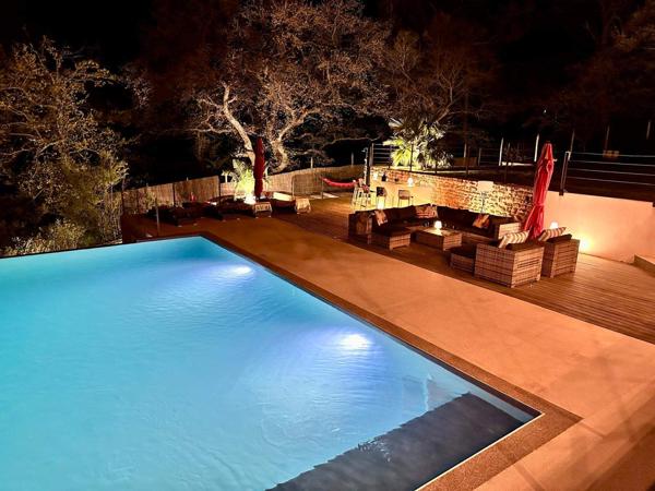 Magnifique bastide de caractère de 245 m² alliant charme traditionnel et modernité.