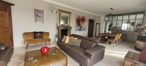 Magnifique bastide de caractère de 245 m² alliant charme traditionnel et modernité.