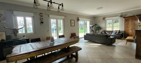 Magnifique bastide de caractère de 245 m² alliant charme traditionnel et modernité.