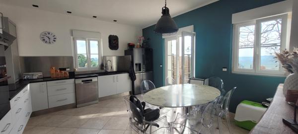 Magnifique bastide de caractère de 245 m² alliant charme traditionnel et modernité.