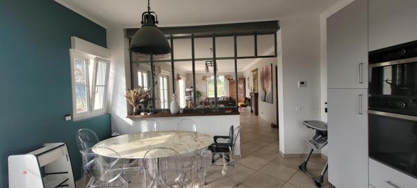 Magnifique bastide de caractère de 245 m² alliant charme traditionnel et modernité.