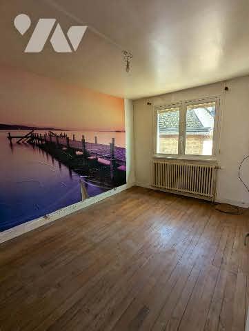 Pavillon individuel d'une surface de 106m² élevé sur sous-sol complet avec terrain et garage.