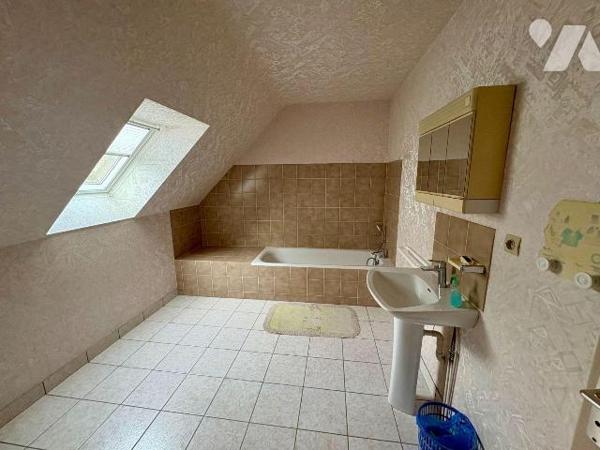 BREAL SOUS MONTFORT - Dans un quartier résidentiel, emplacement idéal à proximité des commodité...