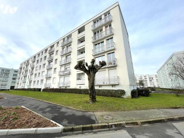 A VENDRE - REZE - Le Chateau - Au RDC surelevé - Appartement T4 d'env 72.63m² ave cave.