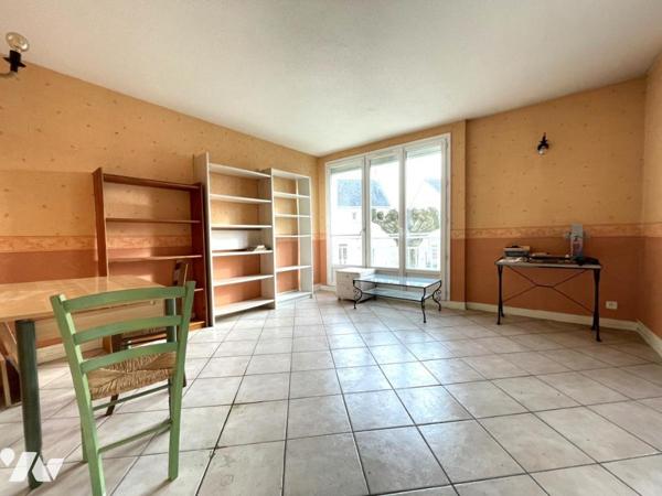 A VENDRE - REZE - Le Chateau - Au RDC surelevé - Appartement T4 d'env 72.63m² ave cave.