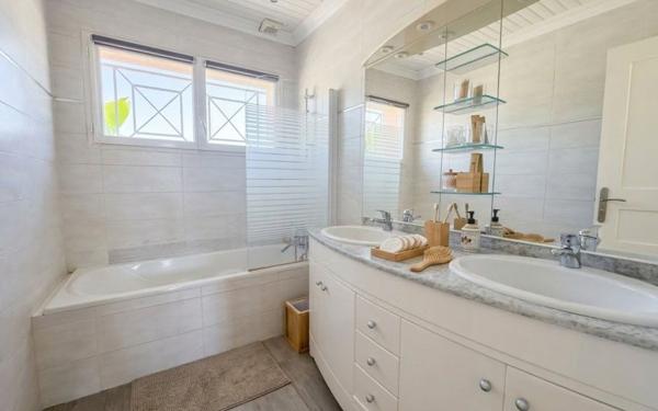 Maison à vendre    7 pièces • 201,78 m2 Vergèze