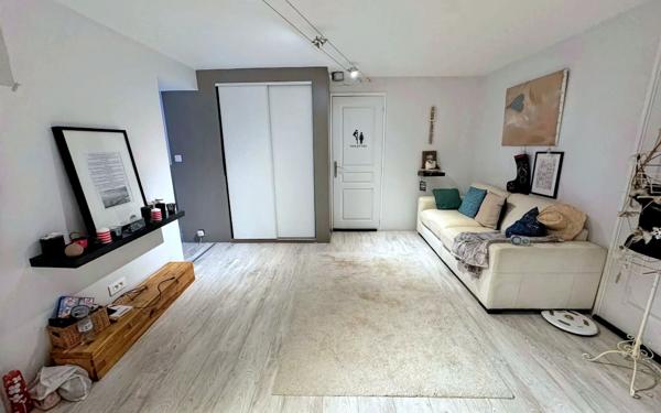 Maison à vendre    7 pièces • 201,78 m2 Vergèze