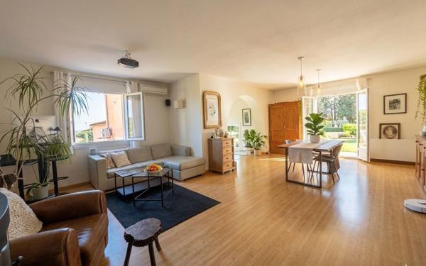 Maison à vendre    7 pièces • 201,78 m2 Vergèze