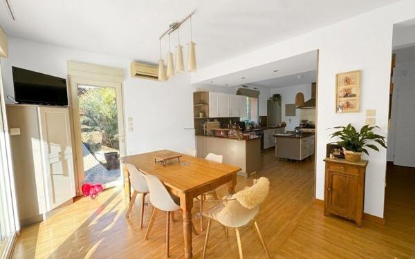 Maison à vendre    7 pièces • 201,78 m2 Vergèze