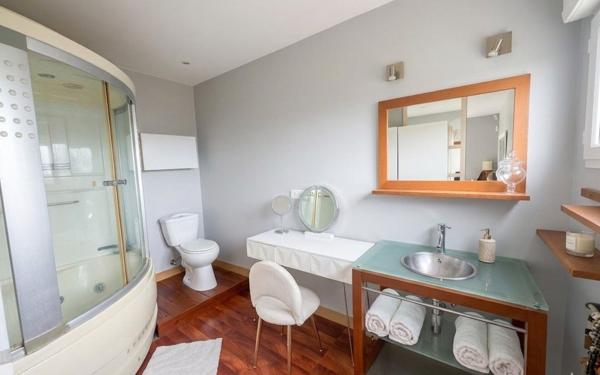 Maison à vendre    7 pièces • 201,78 m2 Vergèze