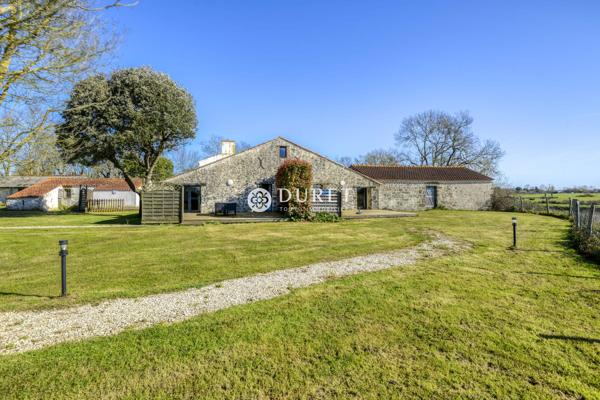 Ensemble immobilier d’exception au cœur du marais – Maison + 3 gîtes