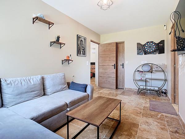 Maison de plain pied récente à vendre à Ussac - 3 chambres - 1 bureau - 2 salles de bains - garage - Terrain clos