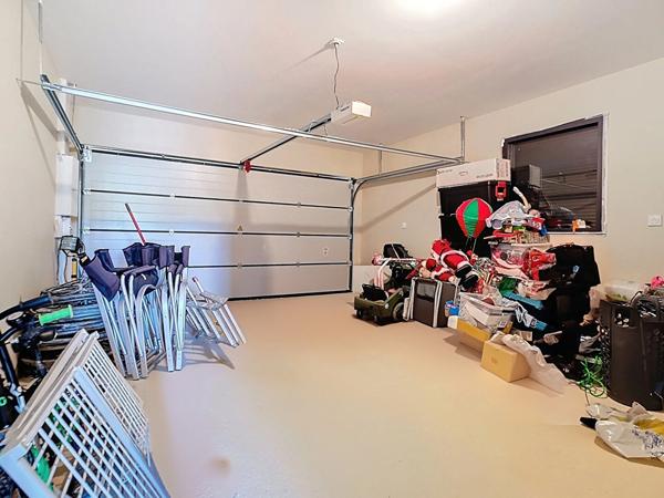 Maison de plain pied récente à vendre à Ussac - 3 chambres - 1 bureau - 2 salles de bains - garage - Terrain clos