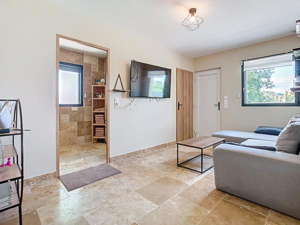 Maison de plain pied récente à vendre à Ussac - 3 chambres - 1 bureau - 2 salles de bains - garage - Terrain clos